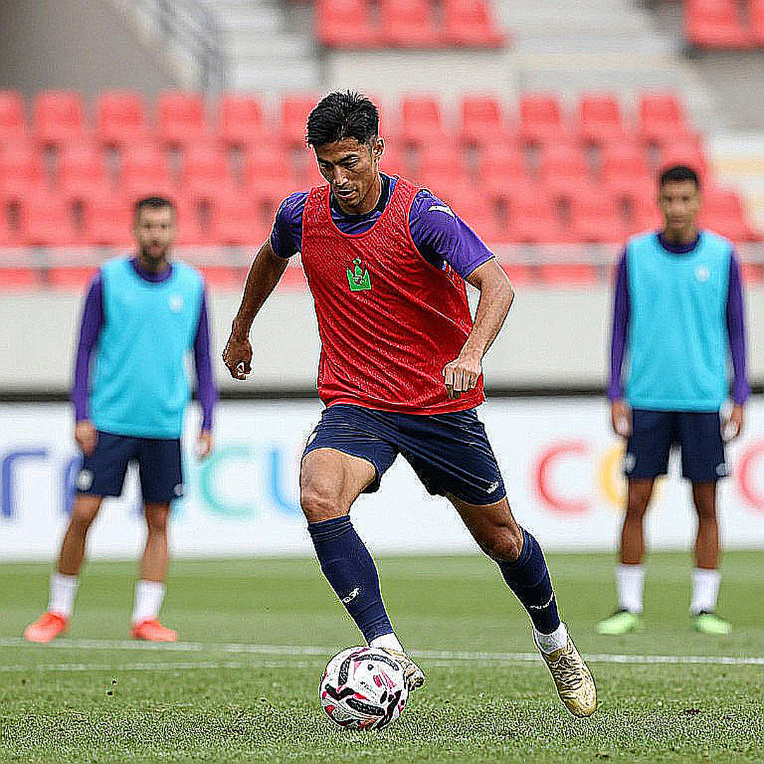 Chivas trước Clásico Nacional: Hai trận thắng của Milito và bài toán mẫu số quá nhỏ