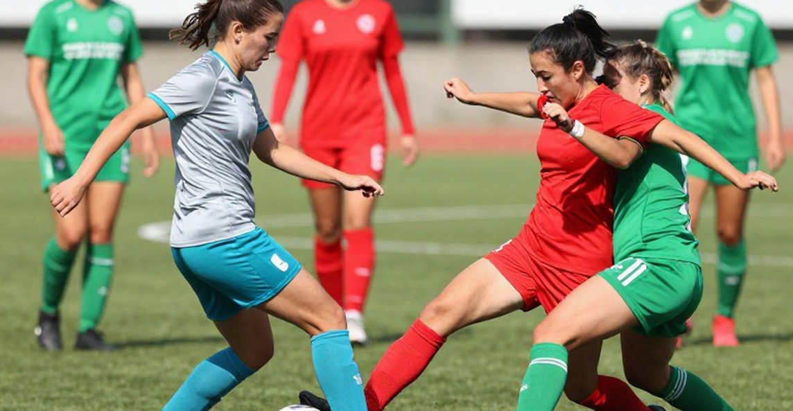 Từ Paris đến Clasico: bốn ngày, một cánh phải mỏng và những con số chưa ai đo