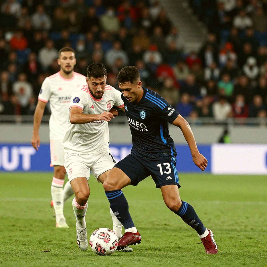 Từ Ronaldo đến Konaté: Cùng một bản tin, hai đầu đường cong tuổi tác