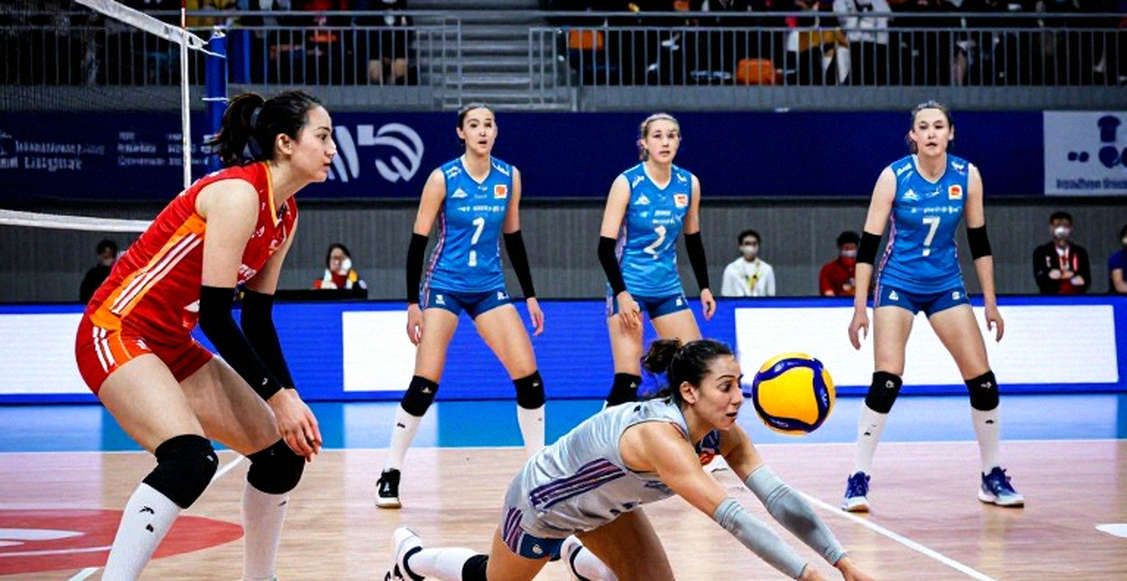Khi Kim Cương Lật Trang: Người Ghi Nhịp Giữa Dữ Liệu Rỗng Và Tiếng Khóc Khán Đài