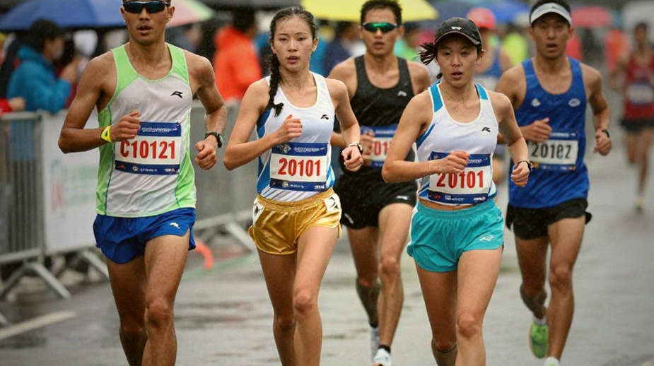 Asian Games 2026 ngày 6: Tấm huy chương nhảy sào 'lịch sử' và khoảng cách 55 xăng-ti-mét chưa ai đo